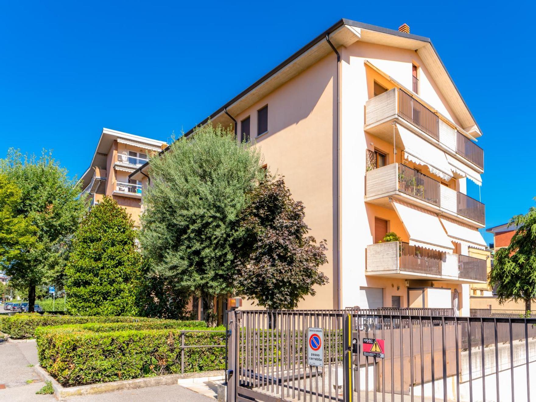 Bergamo Holidays Apartment Екстер'єр фото